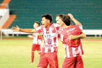 Independiente golea y  complica a Vaca Diez