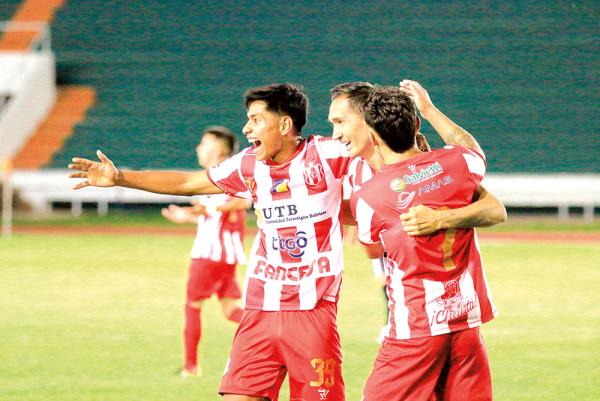 Independiente golea y  complica a Vaca Diez