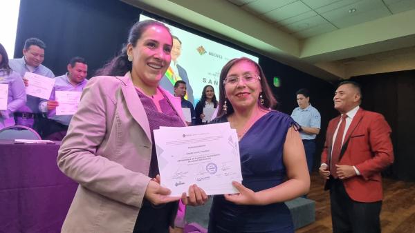 Trabajadores del sector de agua con certificados de competencias