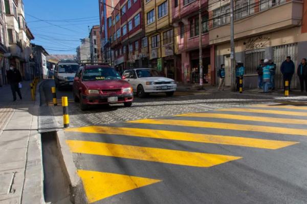 Usan material termoplástico para señalizar asfaltado de San Antonio