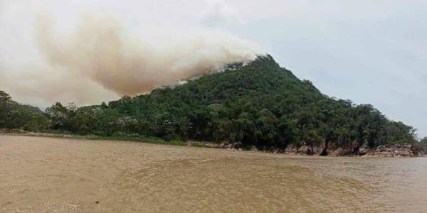 Se reactivan incendios en el Norte paceño  y afectan a instalaciones de un hotel