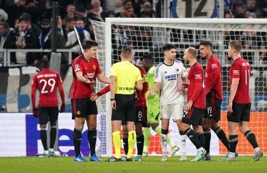 Bayern reserva su lugar en octavos y el Manchester United naufraga