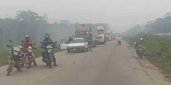Productores de 6 rubros bloquean  ruta Cochabamba-Santa Cruz
