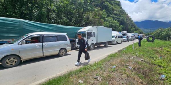 Deslizamientos de tierra en El Sillar  afectan transitabilidad de vehículos