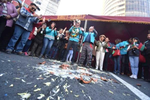 Entregan el asfalto y otras obras de la avenida Arce