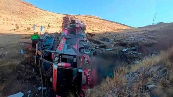 Un bus cae al abismo y reportan 25 fallecidos y varios heridos