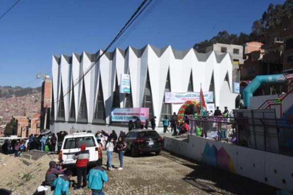 Entregan obras del Barrio  de Mil Colores 3 de Mayo