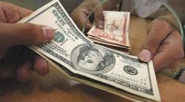 El dólar trepa en mercado paralelo  en 49,43% más que el cambio oficial