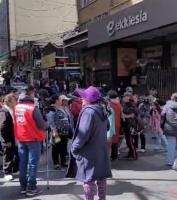 La Paz: gremiales obstruyen el tránsito vehicular en avenida Mariscal Santa Cruz
