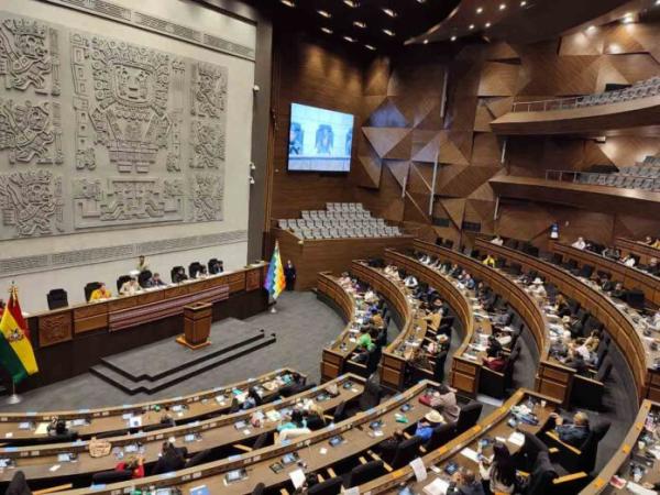 Opositores esperan que Huaytari convoque a sesión de Diputados  –