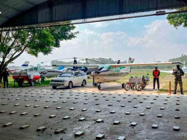 Frustran carga de 328 kg de droga en Santa Cruz