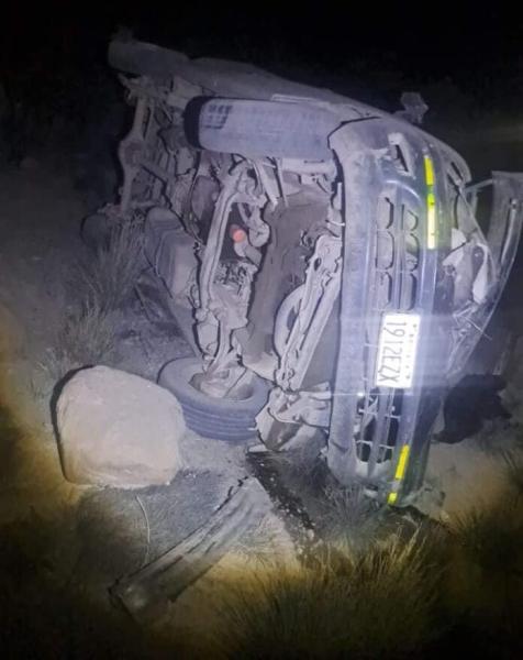 Vuelco de vagoneta rumbo a Tarija deja dos muertos