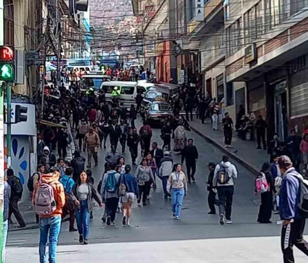 Colisión múltiple en calle Colombia