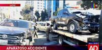 Vehículo policial causa accidente en calle 1 de Obrajes