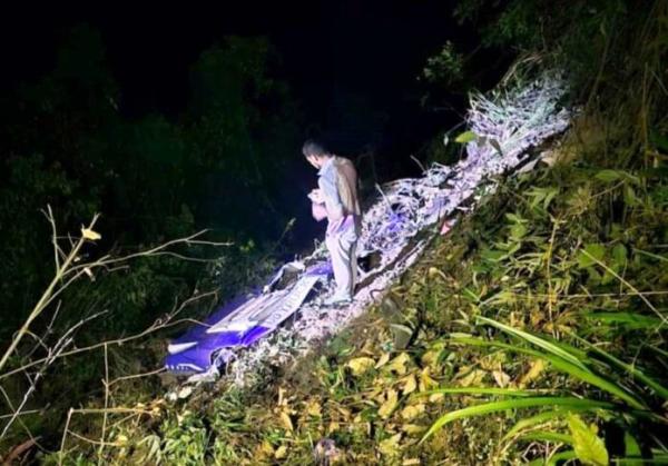 Camión cae 150 metros en Locotal y deja dos muertos