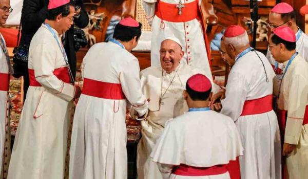 Papa Francisco aplaude convivencia pacífica de católicos en Indonesia