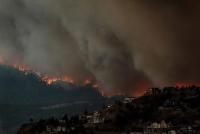 Fenómeno de “lluvia negra” por residuos de incendios forestales afectará Argentina