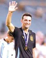 Scaloni, a la  altura de Menotti y Bilardo