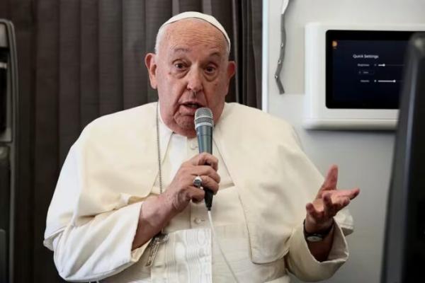 Papa Francisco afirma que dictaduras “acaban mal”