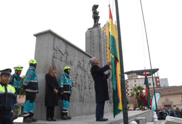 Con banderas en alto, inicia el mes de La Paz