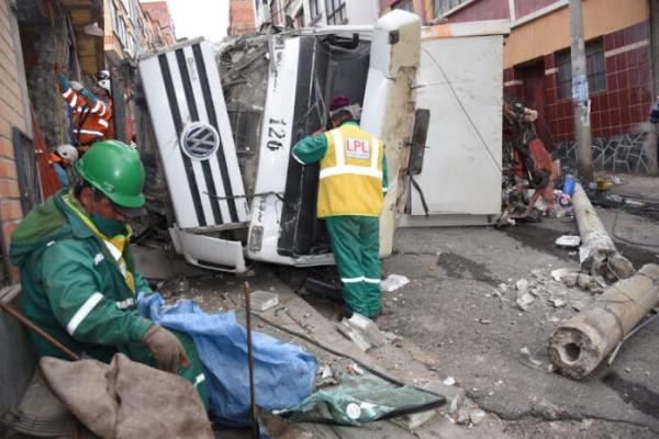 Camión municipal se  estrella en Bajo Tejar