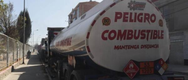 “La escasez de combustible en el país no es  por bloqueos, sino por falta de dólares”