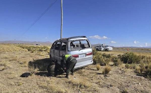 Reportan dos muertos y tres heridos por vuelco de vehículo en Konani