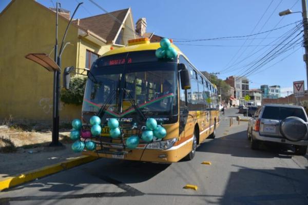 Entra en vigencia nueva ruta a Mallasa, y choferes impiden circulación