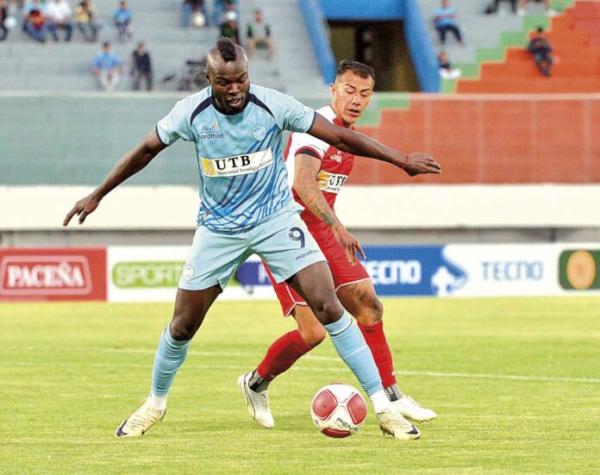 Universitario frena a Aurora