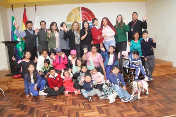 Presentan libro “Sueños y  recuerdos de mi segundo hogar”