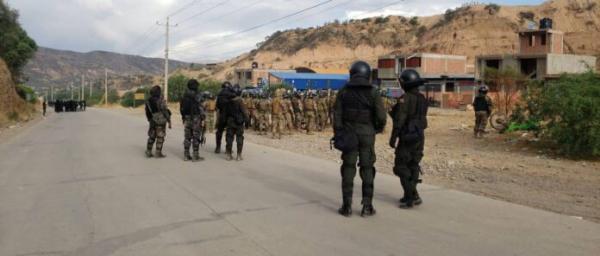 Tres policías heridos tras enfrentamiento  con bloqueadores en Capinota