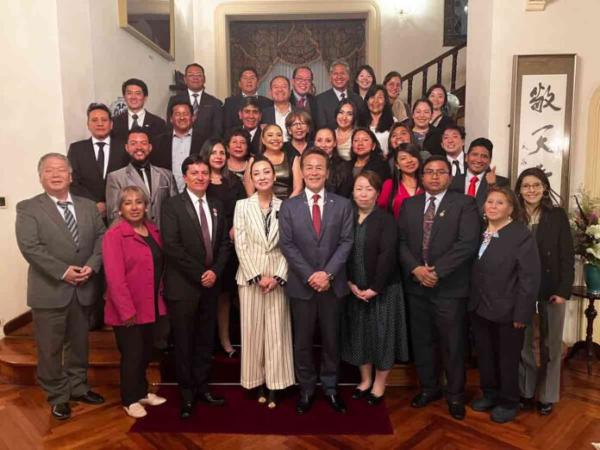 Reunión de exbecarios de JICA con la Embajada del Japón