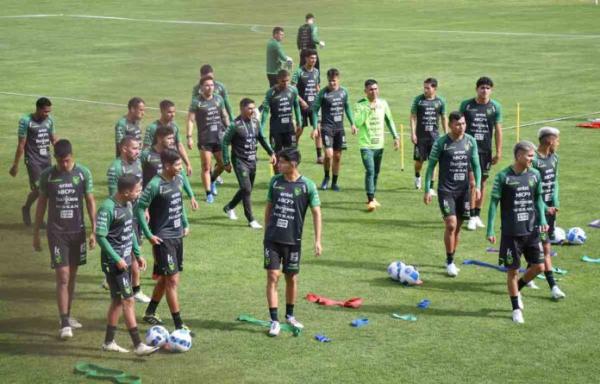 Selección alista línea de cinco en defensa