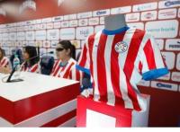 Paraguay presentó indumentaria diseñada para invidentes