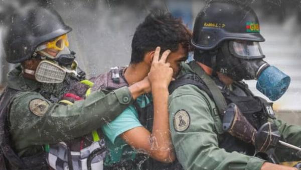 Venezuela reconoce detenciones de menores tras fraude electoral