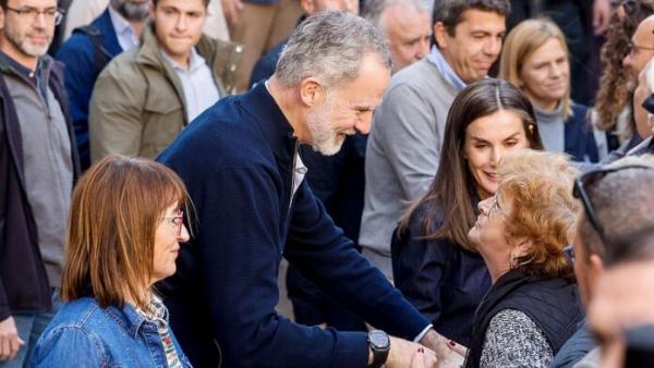 Reyes de España visitan zona de la  Dana tras incidente en Paiporta