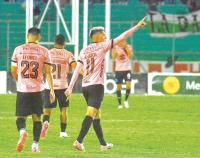 Bolívar sufre con empate, pero sigue líder