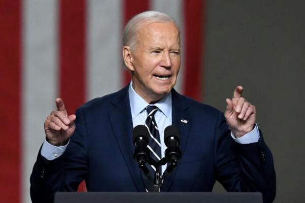 Biden recuerda a víctimas  y ratifica apoyo a Ucrania