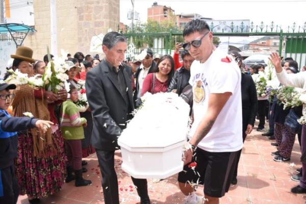 Despiden a Camila, víctima de la tragedia en Bajo Llojeta