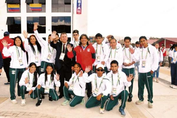 AYACUCHO IZA LA BANDERA BOLIVIANA RUMBO A LOS BOLIVARIANOS