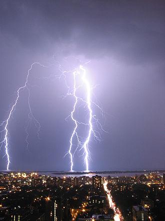 Granizada y rayos dejan dos muertos y daños en Chuquisaca. (18:30)