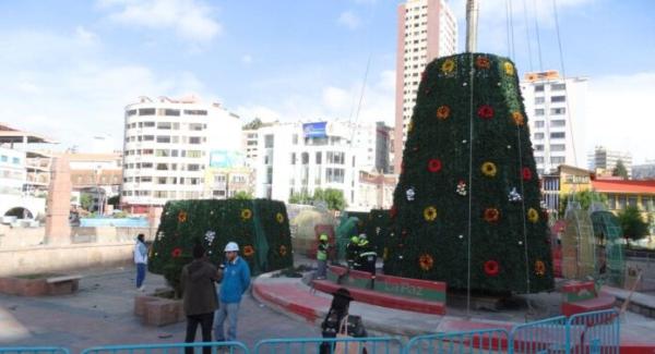 La Paz: Encendido de árbol navideño con cierre de vías.(16:12)