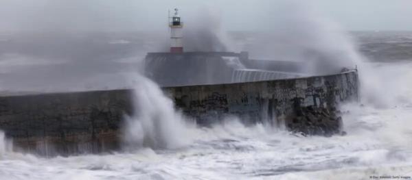 Tormenta Darragh causa el cierre de aeropuertos