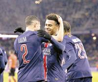 PSG golea y sigue en pelea en la Champions League