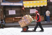 Comerciantes cierran negocios en protesta por crisis económica