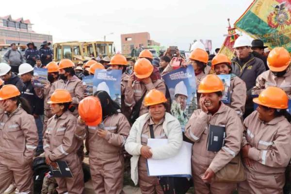 Mujeres lideran 134 proyectos  para enlosetado de vías alteñas