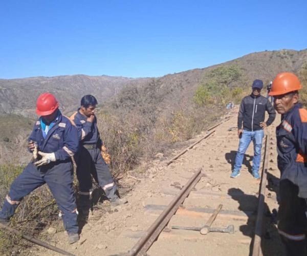 Cárcel para personas que robaban  rieles de la vía férrea Sucre-Potosí