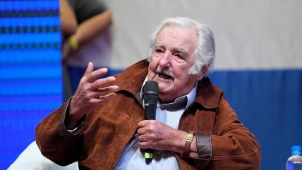 Mujica se recupera luego de  cirugía por cáncer de esófago