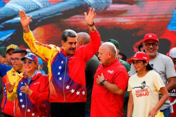 Colectivos chavistas abandonan a Maduro antes de su ilegal posesión