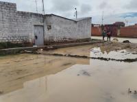 Lluvias causan inundación  en dos casas del Distrito 8